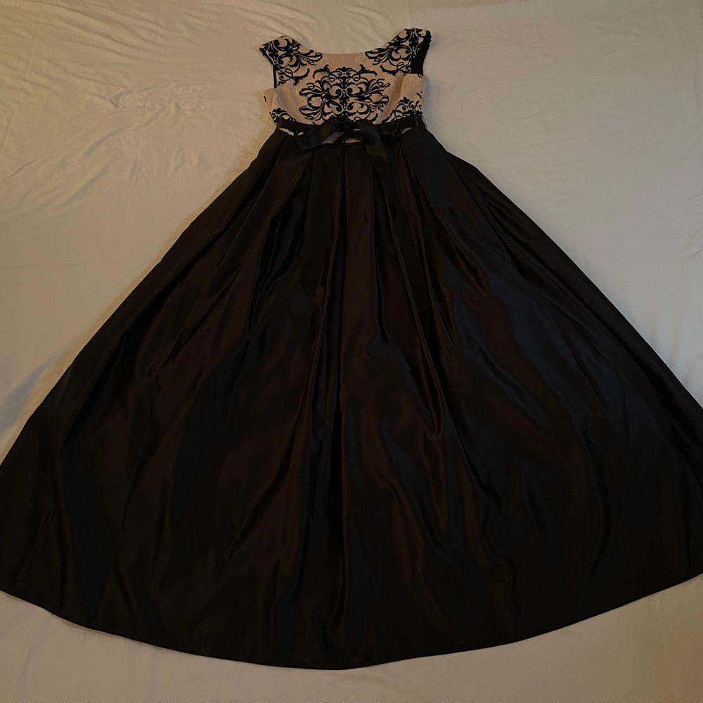 Betsy & Adam Black Lace Floral Gown Prom Dress Size 10 - Picture 14 of 14